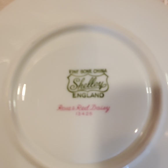 SHELLEY "Rose & Red Daisy" Teacup/saucer set - Picture 7 of 8